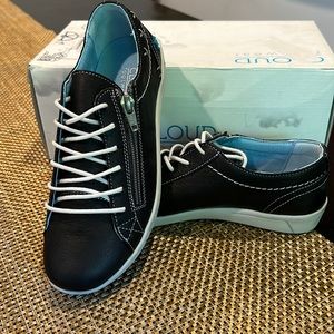 Cloud footwear size 36 or us 6 runs small